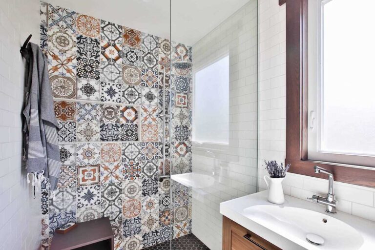 Combinación de azulejos para baños